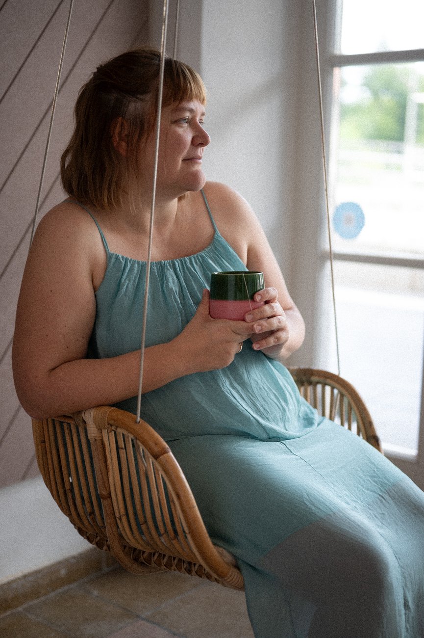 Kristina Rothbucher am Fenster